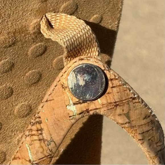 Vionic Mona Cork/Gold Flip Flops sz 9 Versatile
Quality Functional Lightweight - Picture 13 of 13